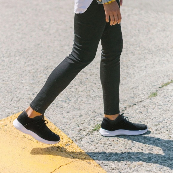 Vessi womens everyday sneaker in midnight black - Picture 5 of 8